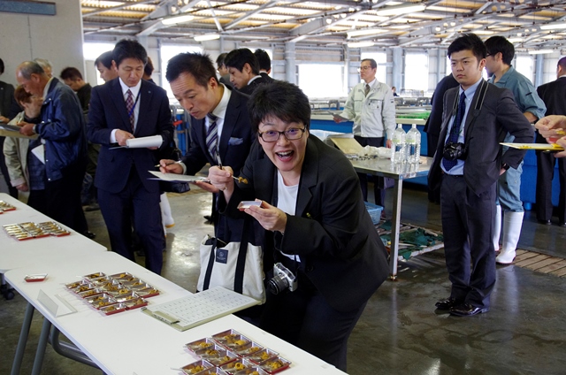 さあ試食前田市長も