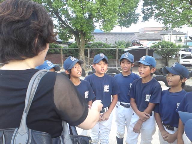 カモンFMのCM収録で江之浦ガッツのみんなにも手伝ってもらいました