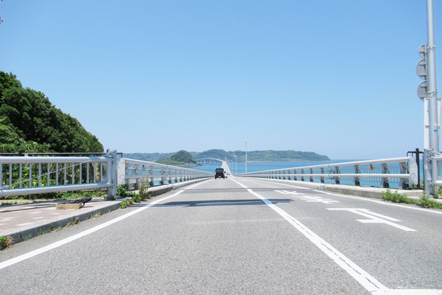 6角島大橋道路.JPG