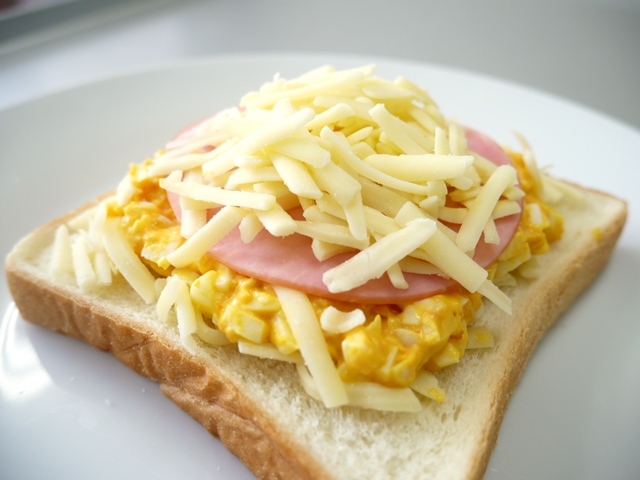 うにマヨたまごのせた図